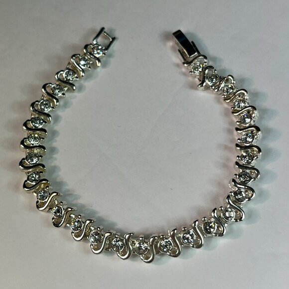 Swarovski Elements Tennis Bracelet Charm silver plated light weight - Picture 1 of 6